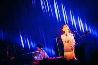 鈴木真海子のライブの様子。（Photo by Kana Tarumi）