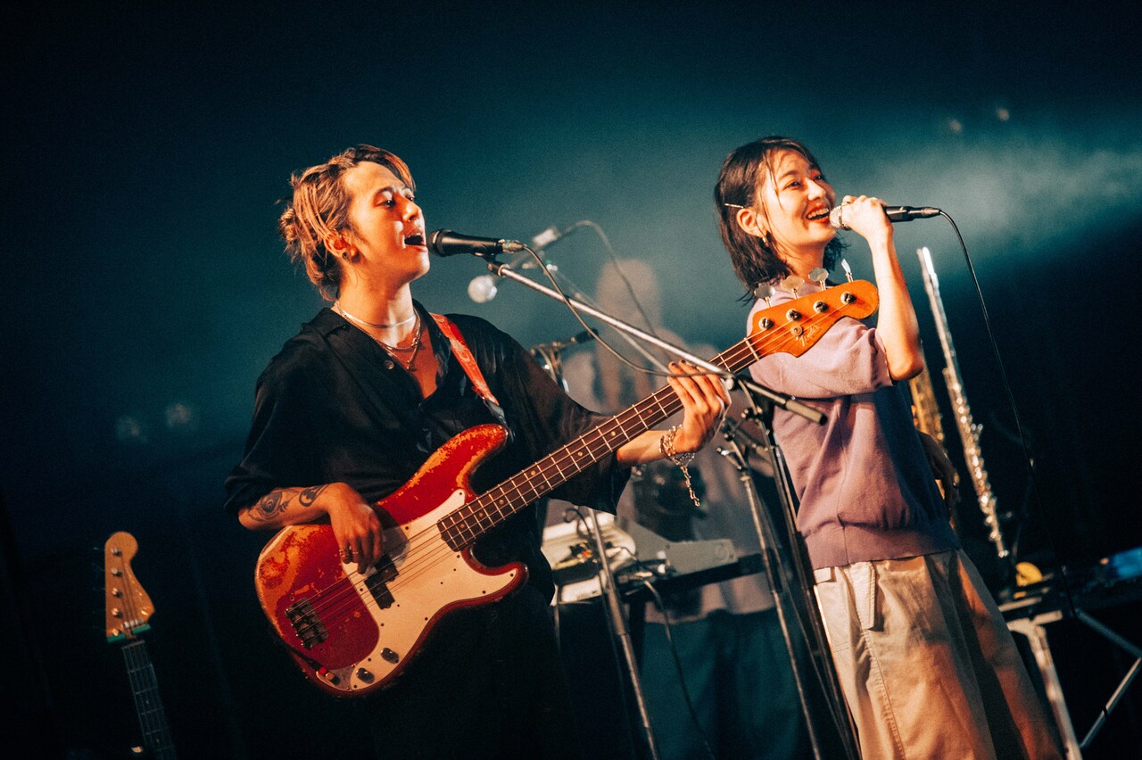 BREIMENと鈴木真海子が初ツーマン、“2組の中間の曲”「中央フリーウェイ」カバーも