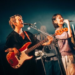 BREIMENと鈴木真海子が初ツーマン、“2組の中間の曲”「中央フリーウェイ」カバーも
