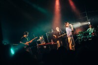 鈴木真海子のライブの様子。（Photo by Kana Tarumi）