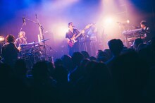 BREIMENのライブの様子。（Photo by Kana Tarumi）