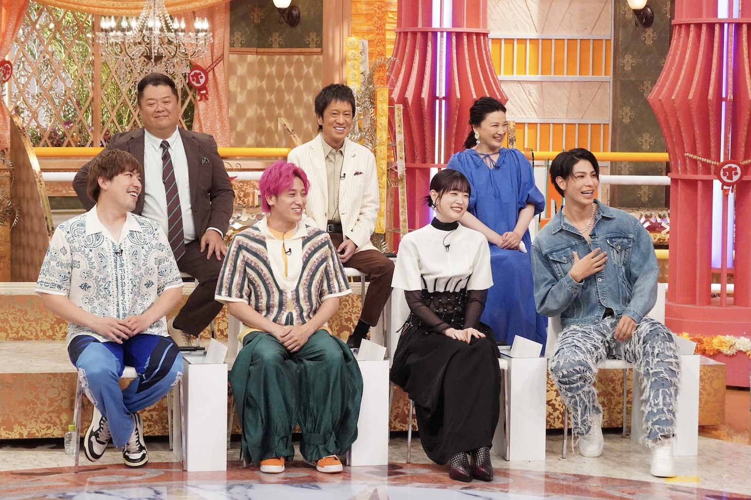 後列左から小杉竜一、吉田敬、島崎和歌子。前列左からりんたろー。、兼近大樹、高橋ひかる、ラウール。