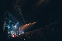 「INUWASI ONEMAN LIVE 2024〝狗鷲一閃〟」の様子。（撮影：真島洸）