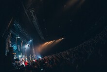 「INUWASI ONEMAN LIVE 2024〝狗鷲一閃〟」の様子。（撮影：真島洸）