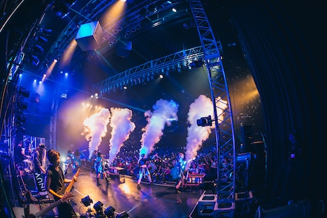 「INUWASI ONEMAN LIVE 2024〝狗鷲一閃〟」の様子。（撮影：真島洸）