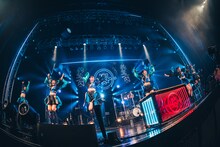 「INUWASI ONEMAN LIVE 2024〝狗鷲一閃〟」の様子。（撮影：真島洸）