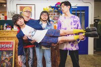 DENIMS。右端が土井徳人（B）。