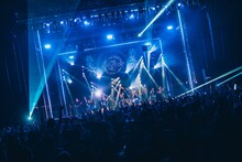 「INUWASI ONEMAN LIVE 2024〝狗鷲一閃〟」の様子。（撮影：真島洸）