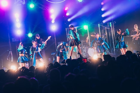 「INUWASI ONEMAN LIVE 2024〝狗鷲一閃〟」の様子。（撮影：真島洸）