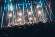 「INUWASI ONEMAN LIVE 2024〝狗鷲一閃〟」の様子。（撮影：真島洸）