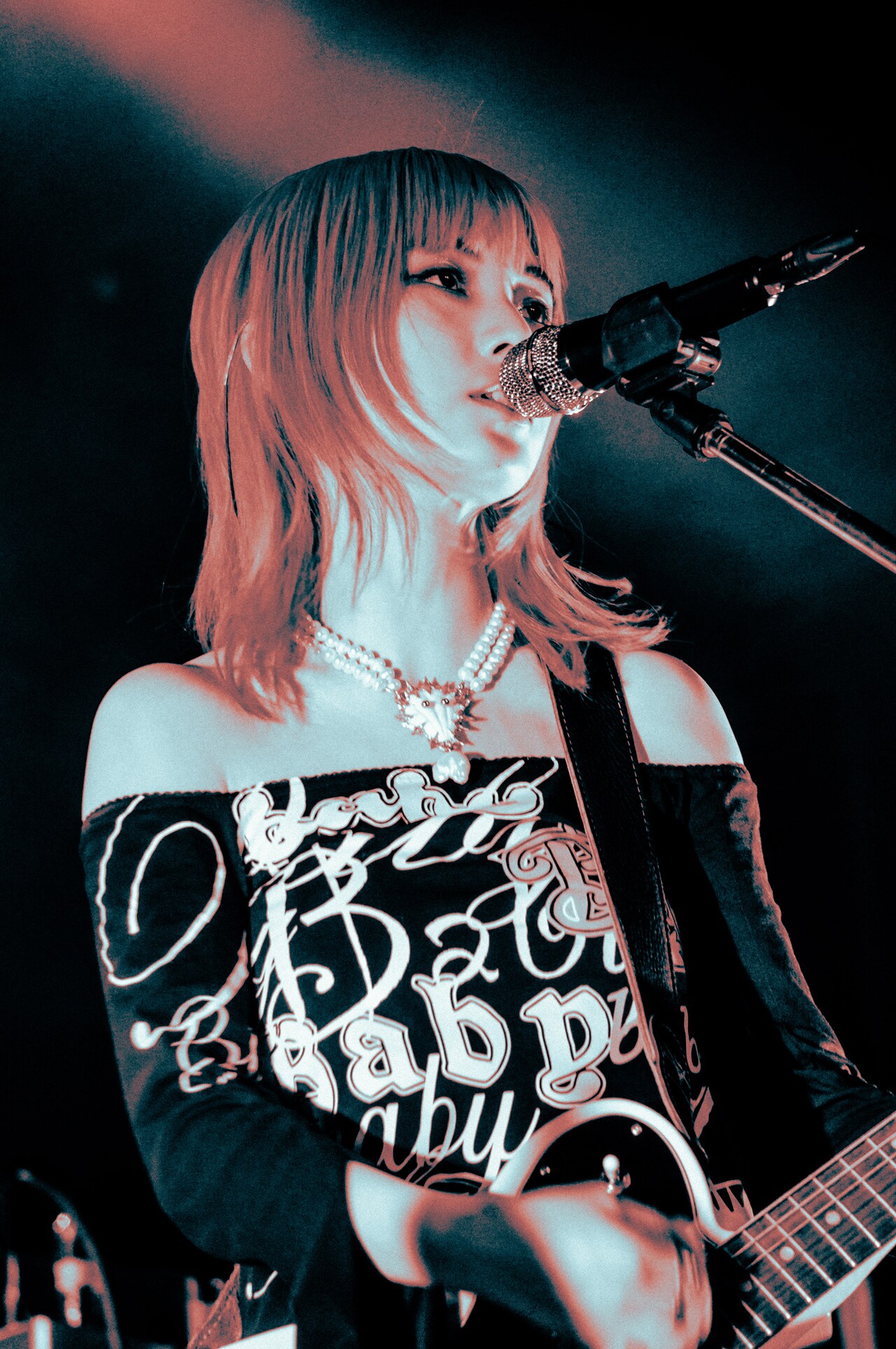 a子の東阪ツアー「Umbilical Cord」終幕、超満員のLIQUIDROOMを真っ赤に染める