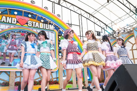 「TOKYO IDOL FESTIVAL 2024」のメインステージに立つ#Mooove!。