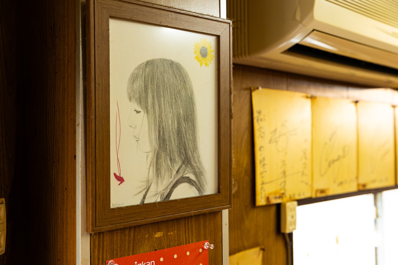 店内にはお客さん持ち込みのファンアートも。