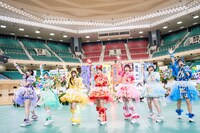 新曲「大快晴ボンボヤージュ！」をパフォーマンスするAppare!。