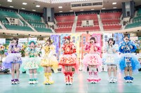 新曲「大快晴ボンボヤージュ！」をパフォーマンスするAppare!。