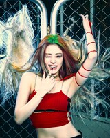 HUH YUNJIN (P)&(C) SOURCE MUSIC