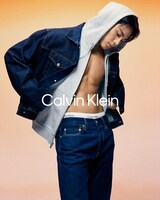 MINGYUを起用したCalvin Klein2024年秋のデニムキャンペーンビジュアル。