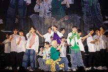 M!LK「シアワシェイク」シャッフルの様子。