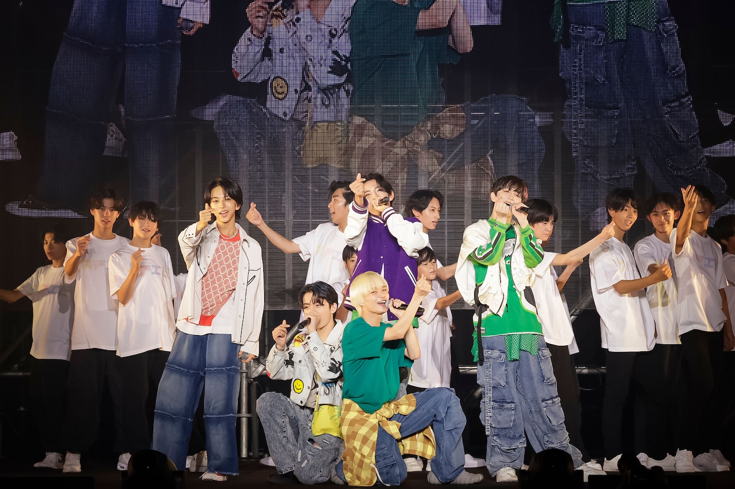 M!LK「シアワシェイク」シャッフルの様子。