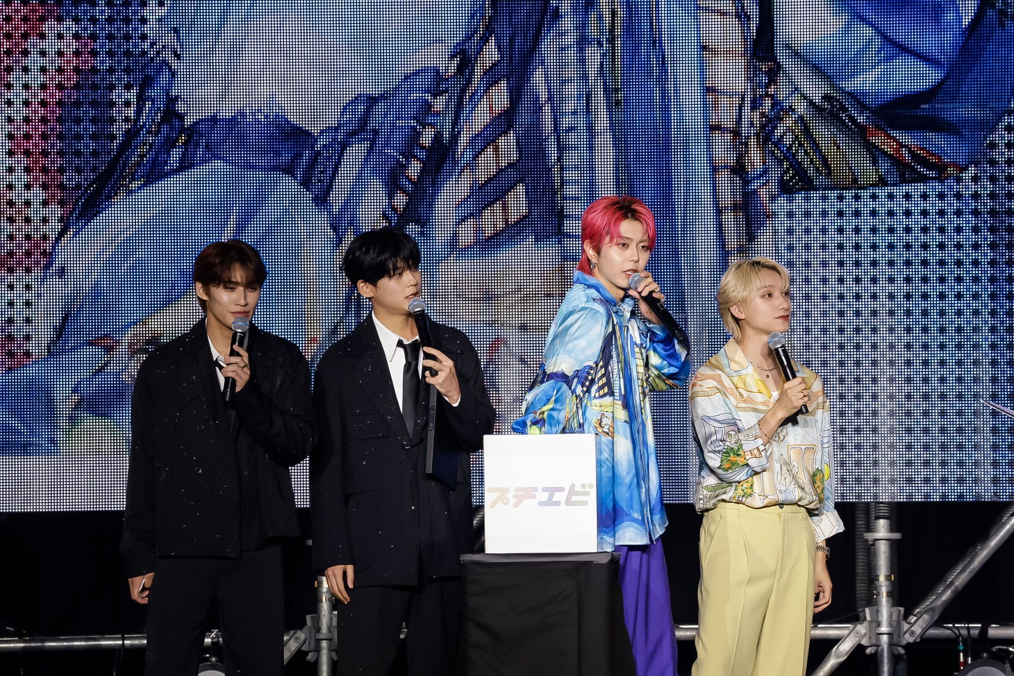 左からTETTA（ONE N' ONLY）、REI（ONE N' ONLY）、SEIYA（BUDDiiS）、FUMIYA（BUDDiiS）。