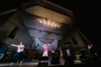 アンコールでの「今夜はブギー・バック」のパフォーマンスの様子。（Photo by Daiki Miura）