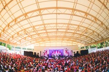 斉藤朱夏「5th ANNIVERSARY 朱演2024『天使と悪魔のささやき』」の様子。（撮影：江藤はんな［SHERPA+］）