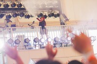 斉藤朱夏「5th ANNIVERSARY 朱演2024『天使と悪魔のささやき』」の様子。（撮影：江藤はんな［SHERPA+］）