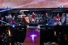 「Aぇ! group Debut Tour ～世界で1番AぇLIVE～」ツアーファイナルの様子。