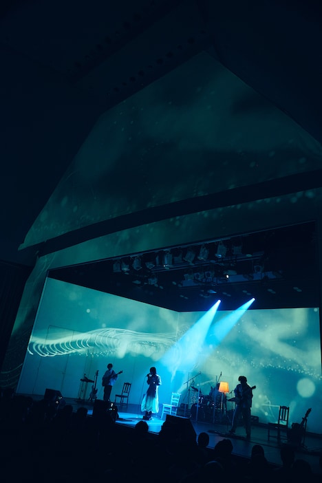 tayori「1st Live “春を待つ”」の様子。