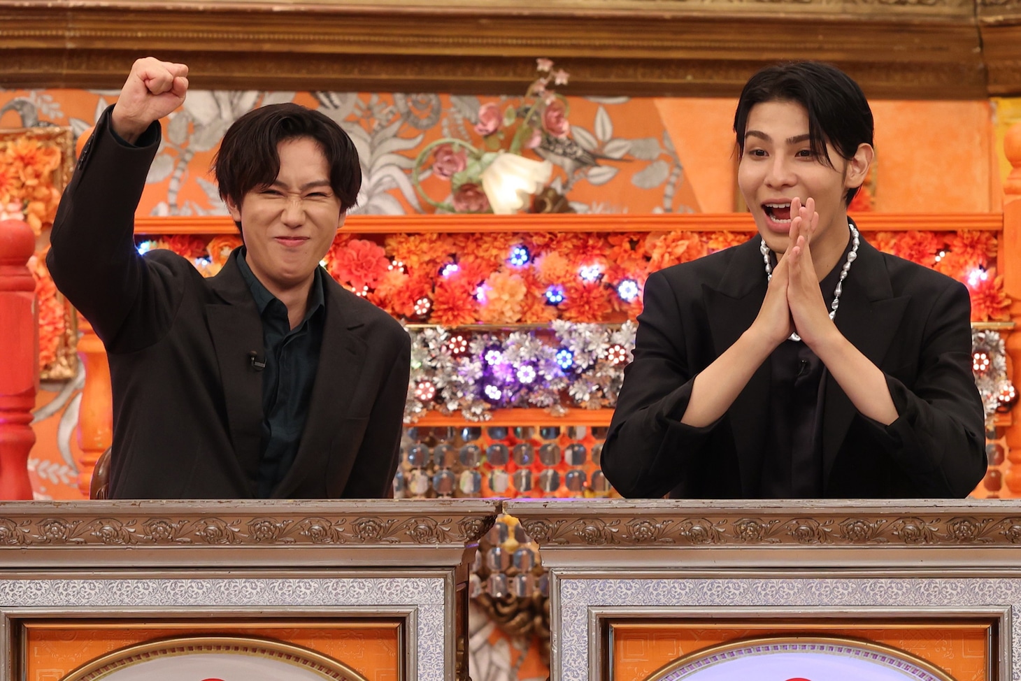 左から阿部亮平、ラウール。(c)フジテレビ