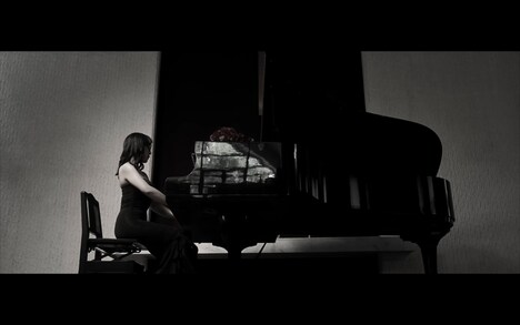 動画「わたくしは強くなり、そして蘇った」のワンシーン。