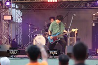 Buzz72+のライブの様子。