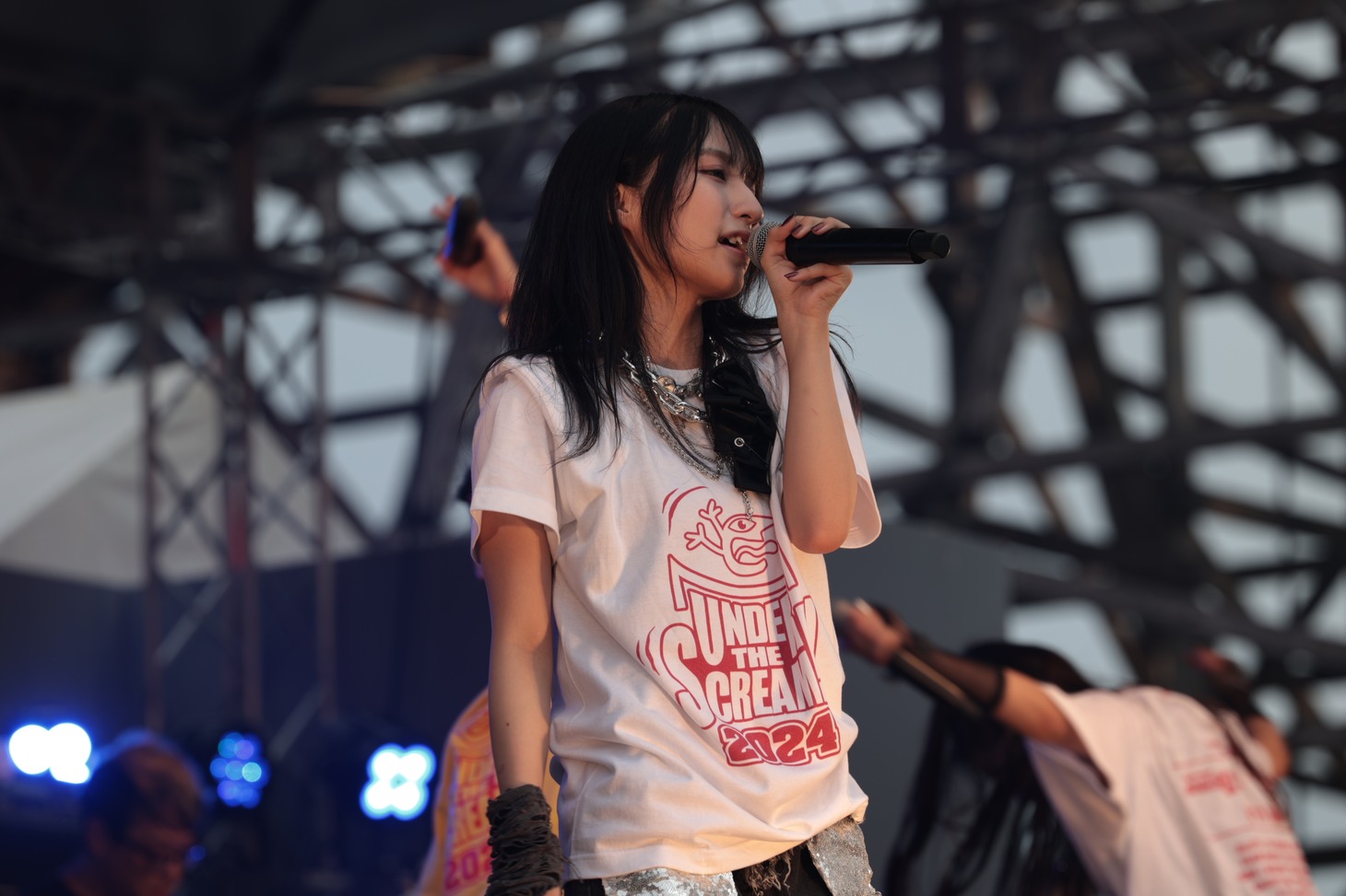 Girls be badのライブの様子。