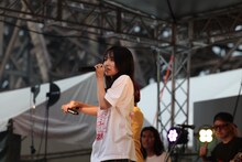 Girls be badのライブの様子。