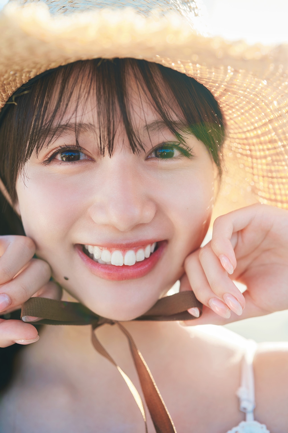 麻丘真央（22/7）の1stソロ写真集より。(c)Buzz Wave / WANIBOOKS / Pygmy Company