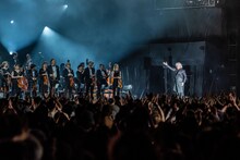 「玉置浩二 LEGENDARY SYMPHONIC CONCERT 2024 “Pastorale”」より。（写真提供：NHK）