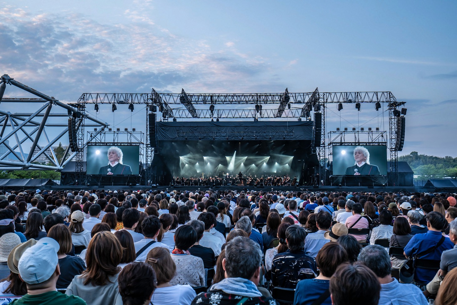 「玉置浩二 LEGENDARY SYMPHONIC CONCERT 2024 “Pastorale”」より。（写真提供：NHK）