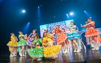 「虹のコンキスタドール 10th Anniversary LIVE ～すべてが虹になるサマーっ！～」大阪公演の様子。