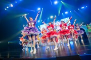 「虹のコンキスタドール 10th Anniversary LIVE ～すべてが虹になるサマーっ！～」大阪公演の様子。