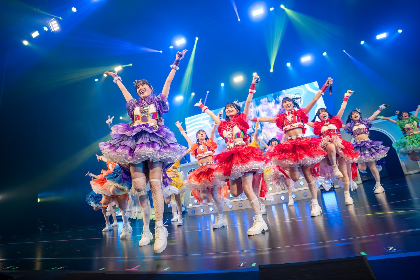 「虹のコンキスタドール 10th Anniversary LIVE ～すべてが虹になるサマーっ！～」大阪公演の様子。