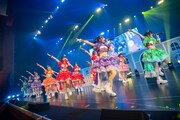「虹のコンキスタドール 10th Anniversary LIVE ～すべてが虹になるサマーっ！～」大阪公演の様子。