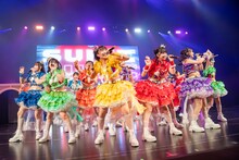 「虹のコンキスタドール 10th Anniversary LIVE ～すべてが虹になるサマーっ！～」大阪公演の様子。