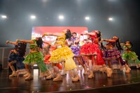 「虹のコンキスタドール 10th Anniversary LIVE ～すべてが虹になるサマーっ！～」大阪公演の様子。