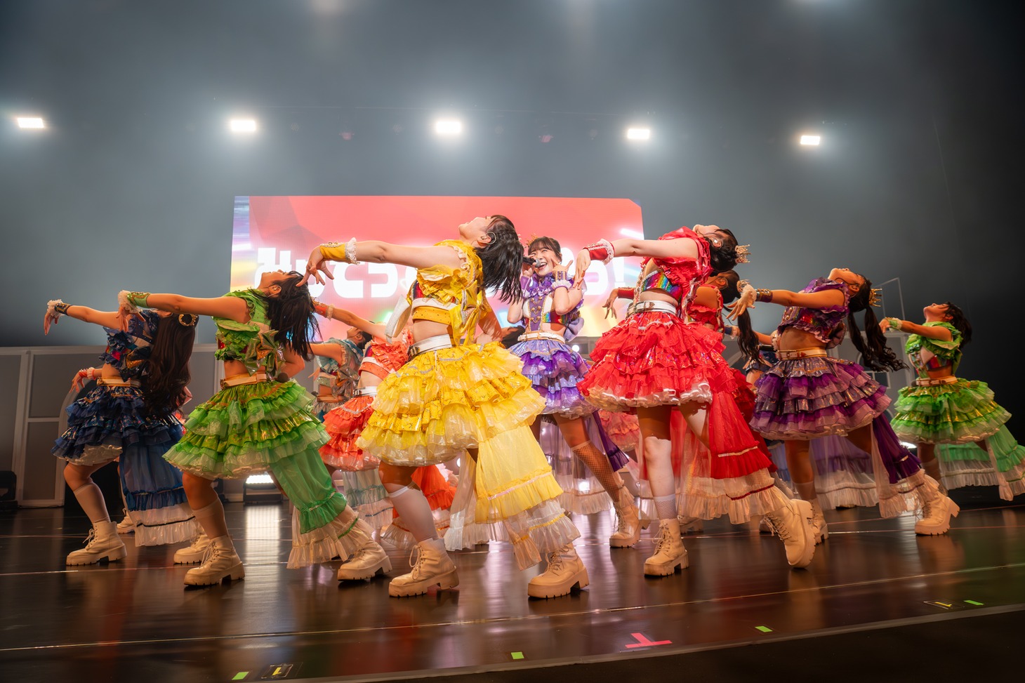 「虹のコンキスタドール 10th Anniversary LIVE ～すべてが虹になるサマーっ！～」大阪公演の様子。