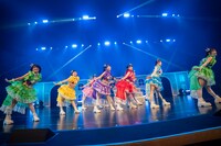「虹のコンキスタドール 10th Anniversary LIVE ～すべてが虹になるサマーっ！～」大阪公演の様子。