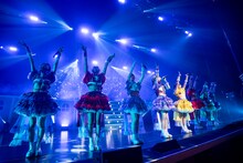 「虹のコンキスタドール 10th Anniversary LIVE ～すべてが虹になるサマーっ！～」大阪公演の様子。