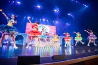 「虹のコンキスタドール 10th Anniversary LIVE ～すべてが虹になるサマーっ！～」大阪公演の様子。