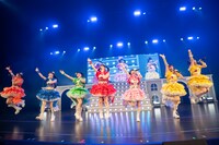 「虹のコンキスタドール 10th Anniversary LIVE ～すべてが虹になるサマーっ！～」大阪公演の様子。