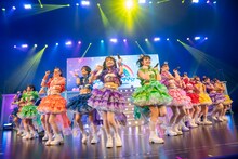「虹のコンキスタドール 10th Anniversary LIVE ～すべてが虹になるサマーっ！～」大阪公演の様子。