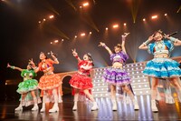「虹のコンキスタドール 10th Anniversary LIVE ～すべてが虹になるサマーっ！～」大阪公演の様子。